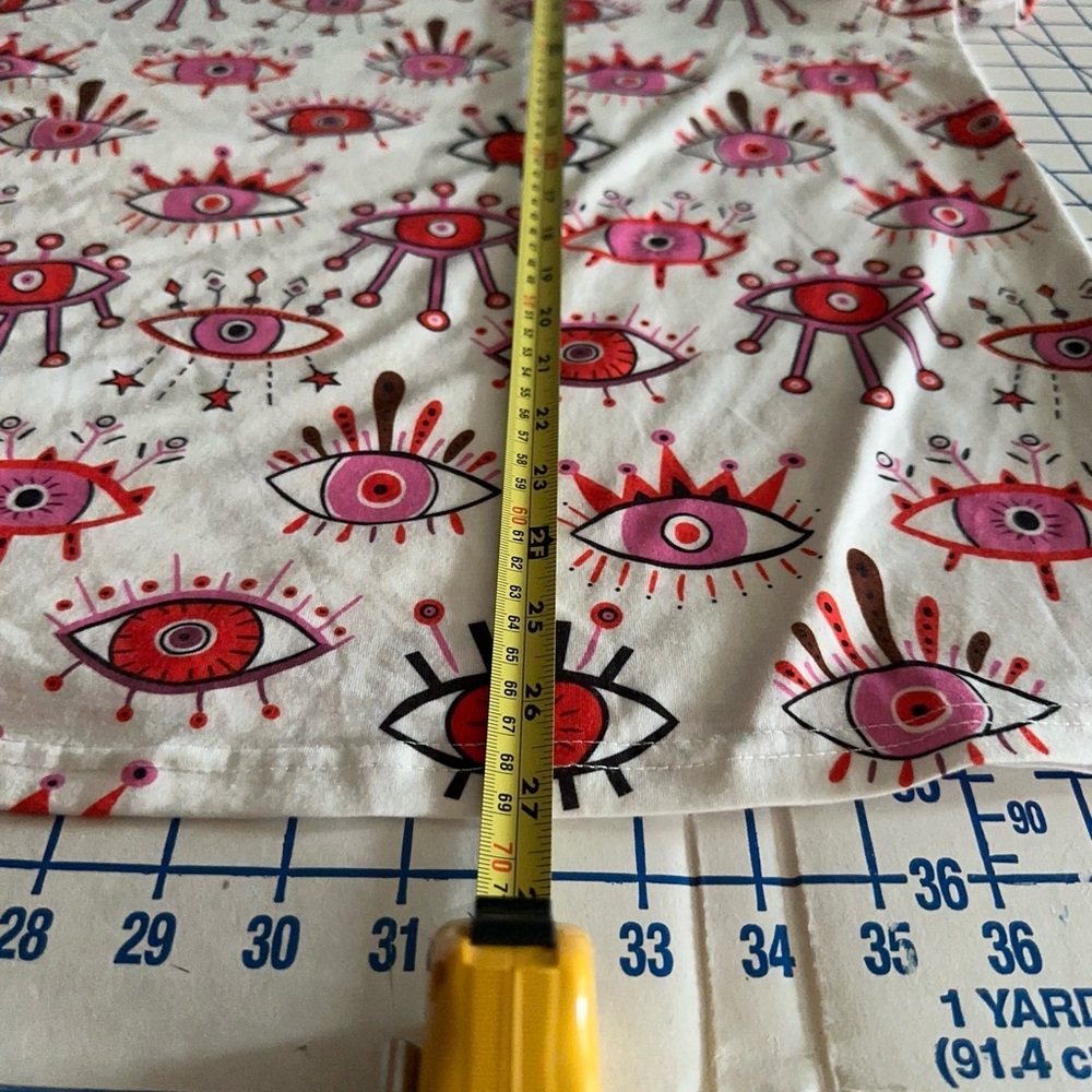 Eye Pattern Graphic Tee - Picture 4 of 6